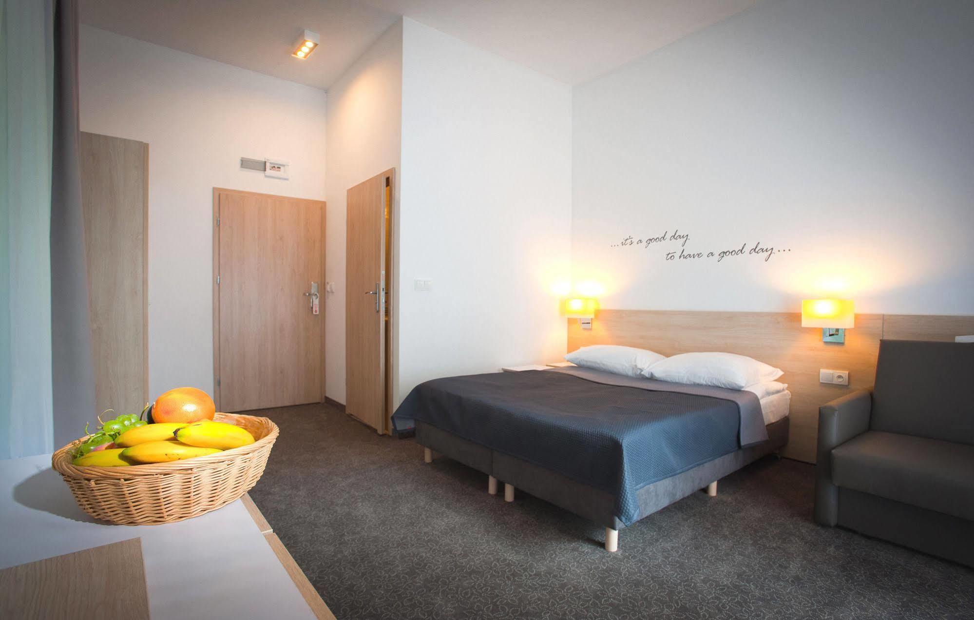 Bed and Breakfast Borgata Ustronie Morskie Exterior foto
